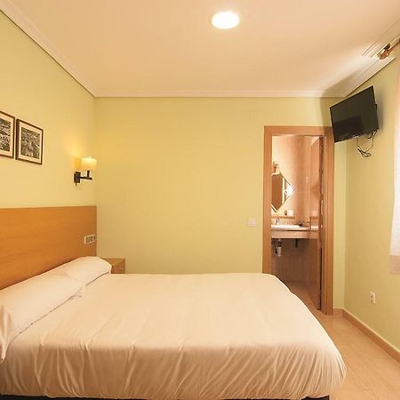 Hostal Los Batallones Torrejon de Velasco Eksteriør bilde