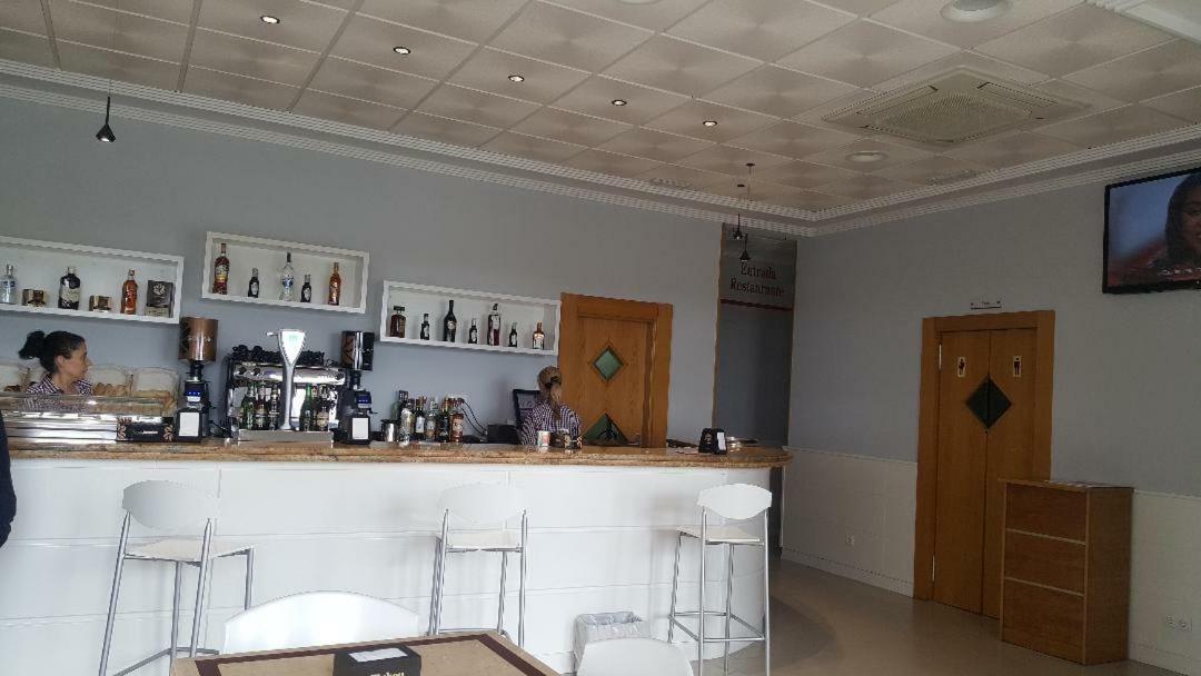 Hostal Los Batallones Torrejon de Velasco Eksteriør bilde